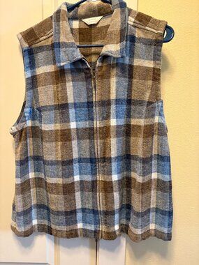 CJ Banks Vest Size XL